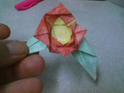 origami-rose-with-leaf