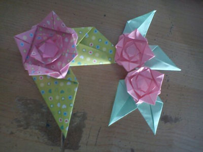 origami-rose-with-leaf