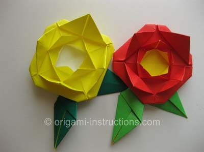 origami-rose-with-leaf